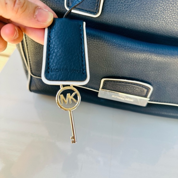 MICHAEL KORS Blue Leather 2 way bag - Picture 16 of 17